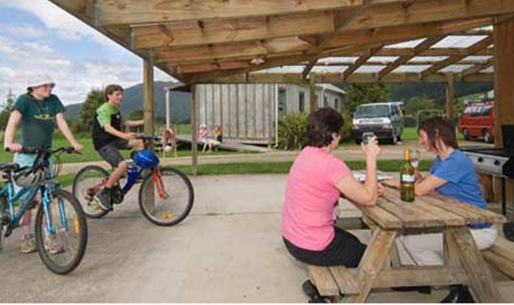 Smiths Farm Holiday Park Linkwater Ngoại thất bức ảnh